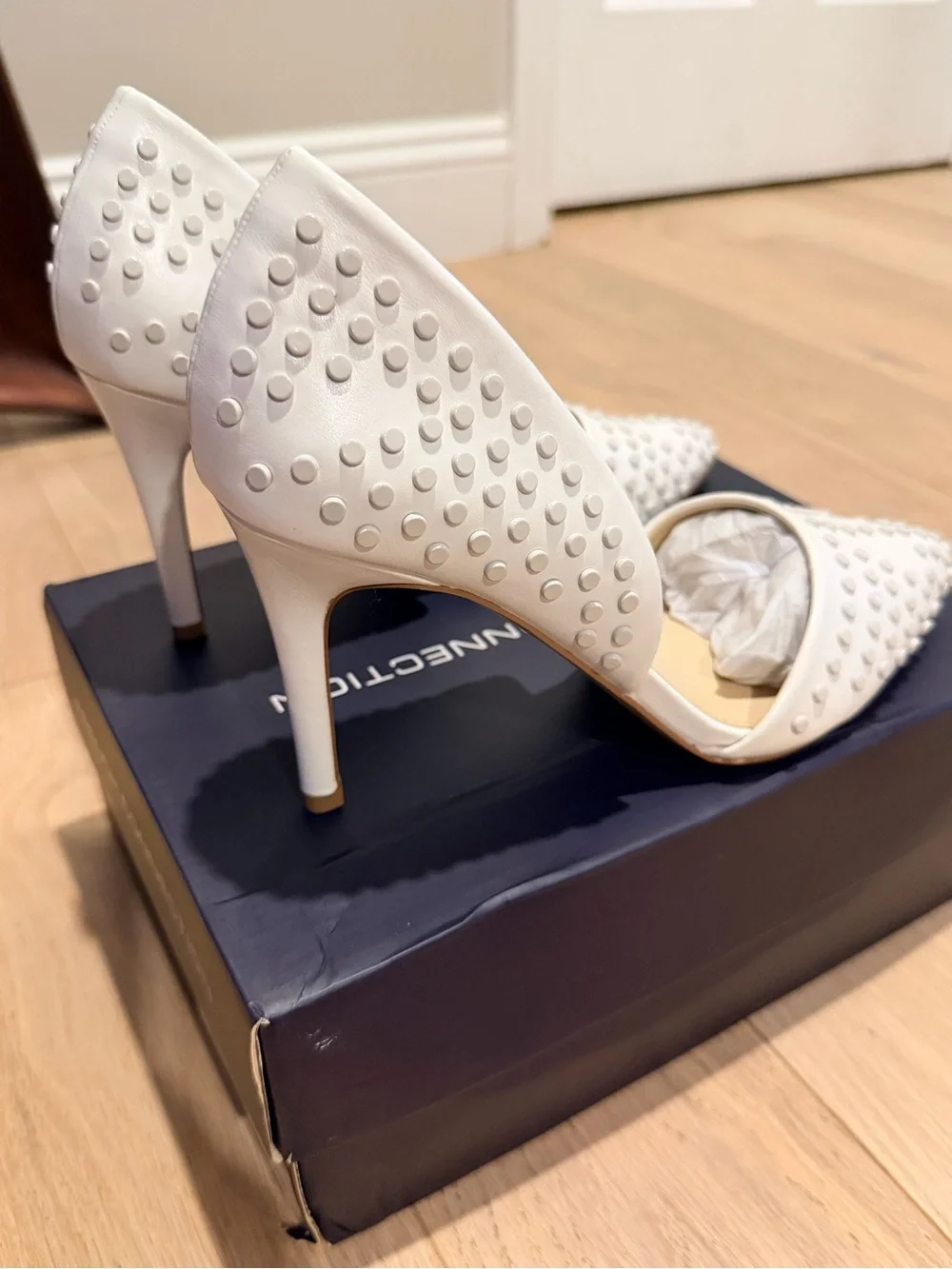❤️❤️ French Connection White D'Orsay Pointed- Toe Studded Heels size 9
